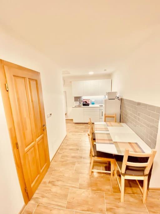 Lemon Premium Apartment Сегед Екстериор снимка